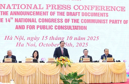 Vietnam seeks input on draft documents for 14th National Party Congress