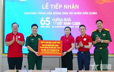 Defense ministry donates over VND 33 billion to support Cuban people