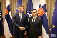 Defense Minister Phan Van Giang meets with Finnish counterpart Antti Hakkanen
