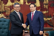 PM receives outgoing ambassadors of Indonesia, Singapore