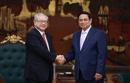 PM suggests expanding cooperation with Japan’s Kansai region