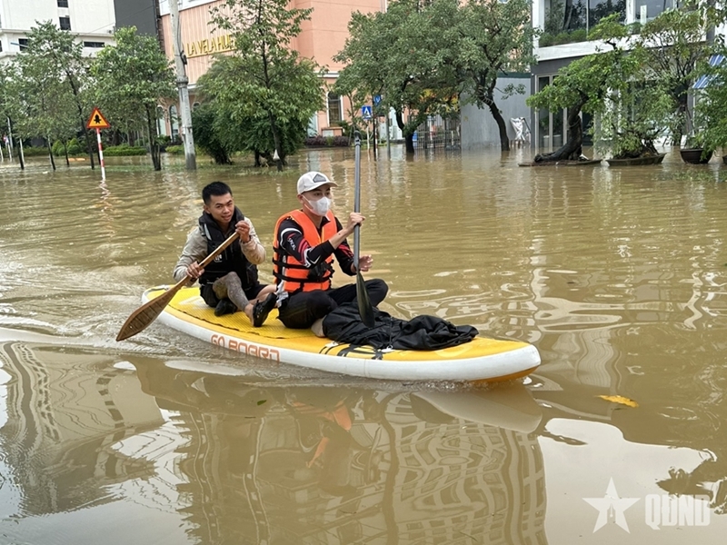 Troops and militia personnel fully mobilized to help residents in Hue