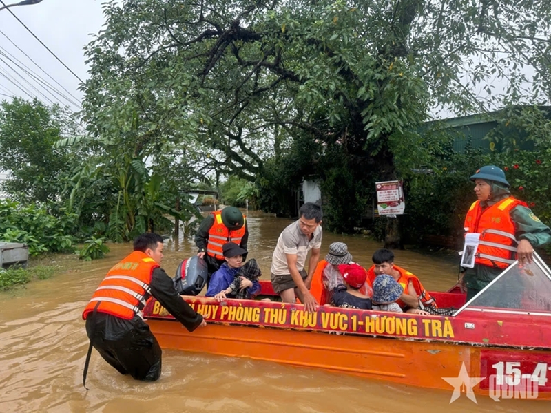 Troops and militia personnel fully mobilized to help residents in Hue