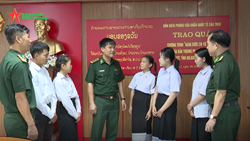 Vietnamese Border Guards Pave Way to School for Lao Students