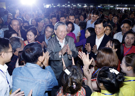 Party chief joins Great National Unity Festival in Hanoi