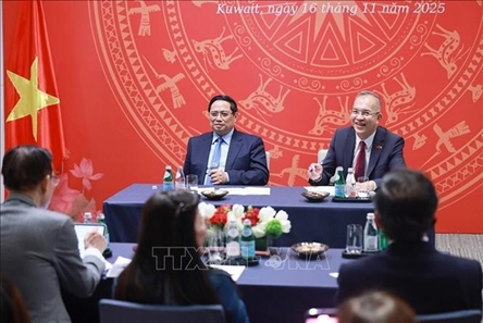 Prime Minister meets Vietnamese community in Kuwait