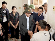 Senior Party official urges swift flood recovery, delivers aid to Khanh Hoa