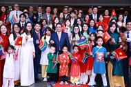 PM meets with Vietnamese community in South Africa