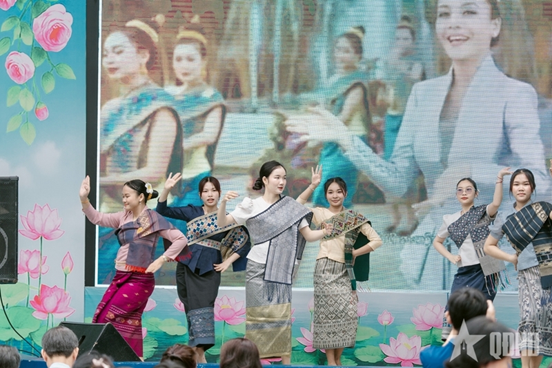Cultural exchange deepens Vietnam - Laos friendship