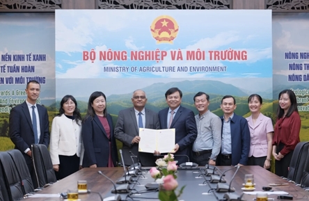 ADB announces 2 million USD emergency aid for flood-hit central Vietnam