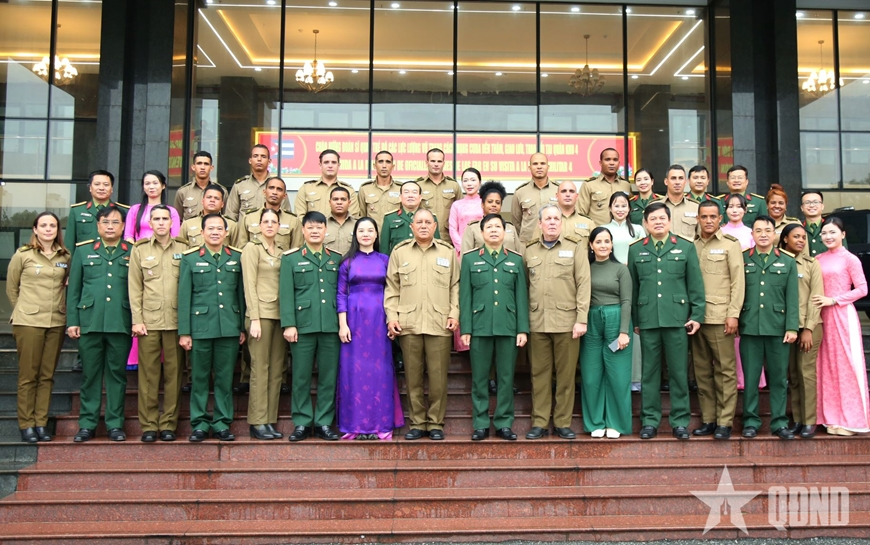 Cuban young officers visit Military Region 4