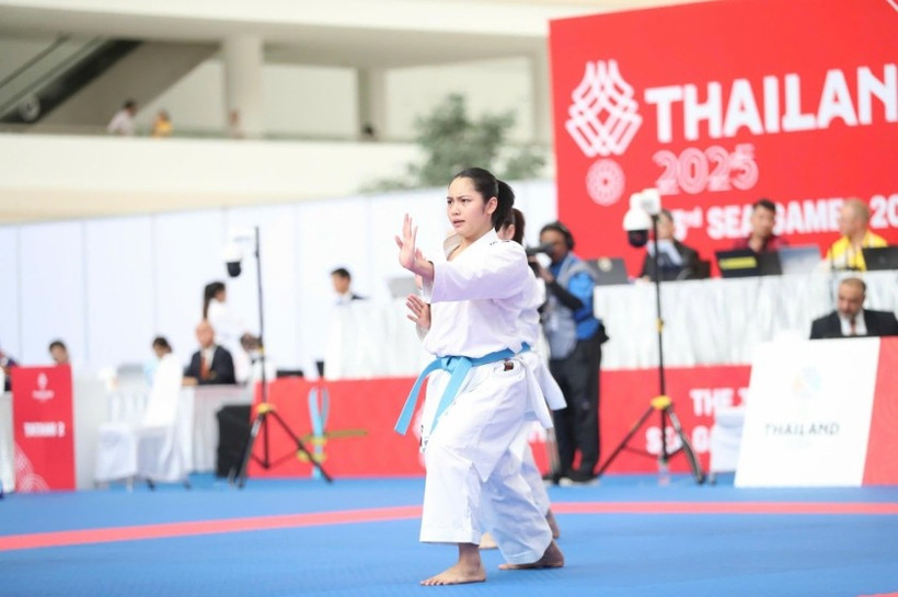 SEA Games 33: Vietnamese women's karate team bring home fifth gold