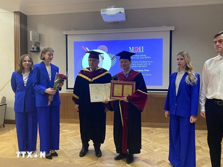 Vietnamese professor awarded honorary doctorate by Moscow institute