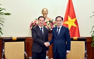 Foreign Minister meets with Lao education-sports minister