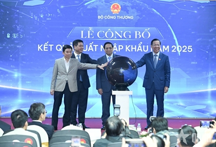 PM urges industry, trade sector to pioneer in six key areas