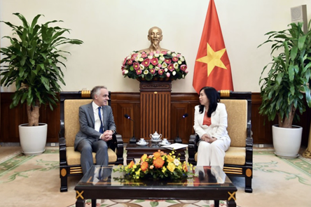 Deputy FM meets French official