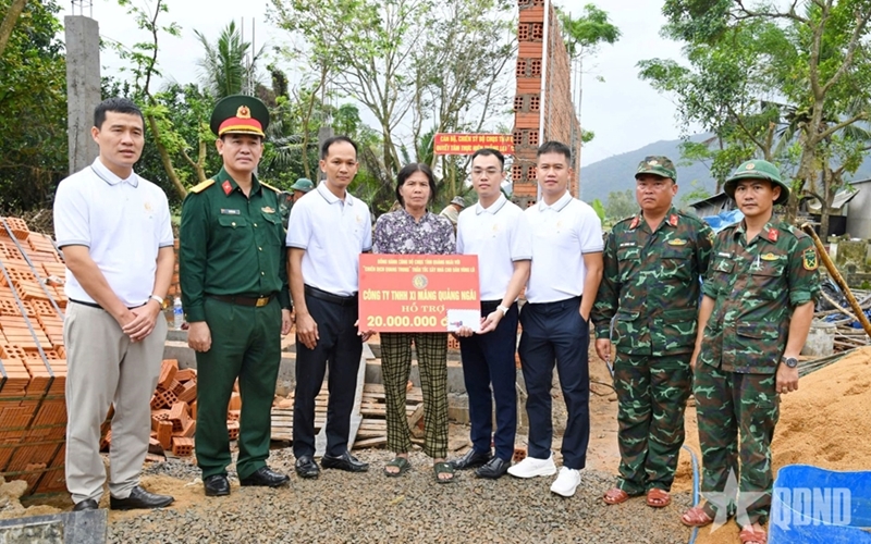Quang Ngai provincial Military Command builds house for flood-hit people