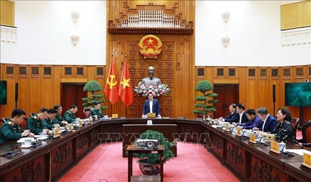 PM requests developing modern, hi-tech, dual-use defense industry