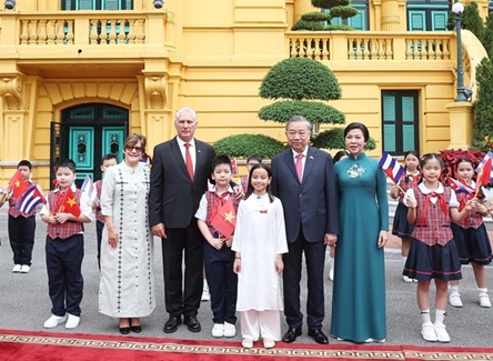 Vietnamese leaders send congratulations on Cuba’s 67th National Day