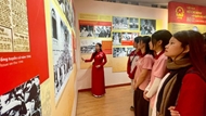 Exhibition highlights President Ho Chi Minh, National Assembly