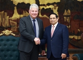 PM urges world’s leading semiconductor group to set up R&D center in Vietnam