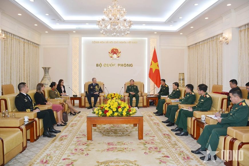 Defense leader receives outgoing and incoming defense attachés of Australia