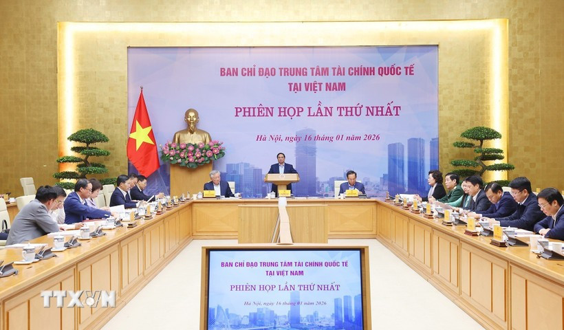 PM chairs first meeting of steering committee for international financial center in Vietnam