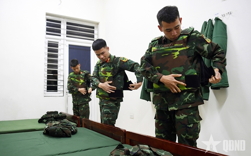Commando troops conduct night training ensuring security for 14th ...