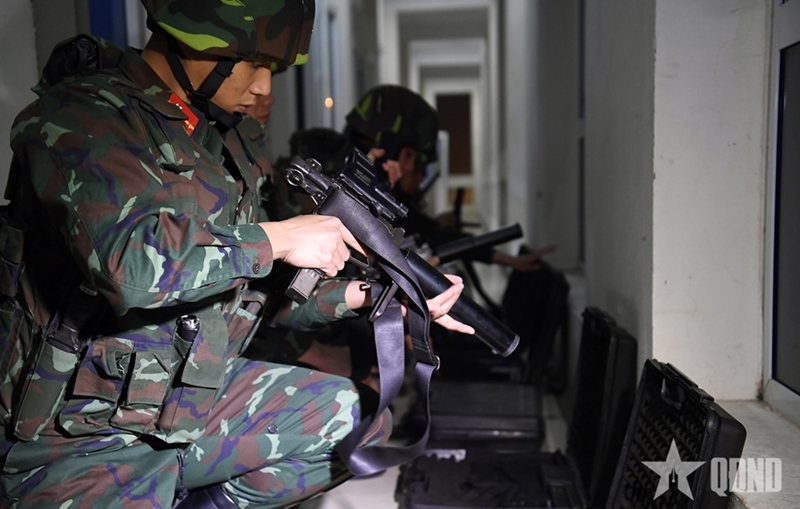 Commando troops conduct night training ensuring security for 14th ...