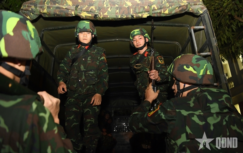 Commando troops conduct night training ensuring security for 14th ...