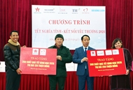 PAN presents tet gifts in Phu Tho province