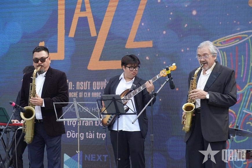 Hanoi artists enthusiastically join community music project