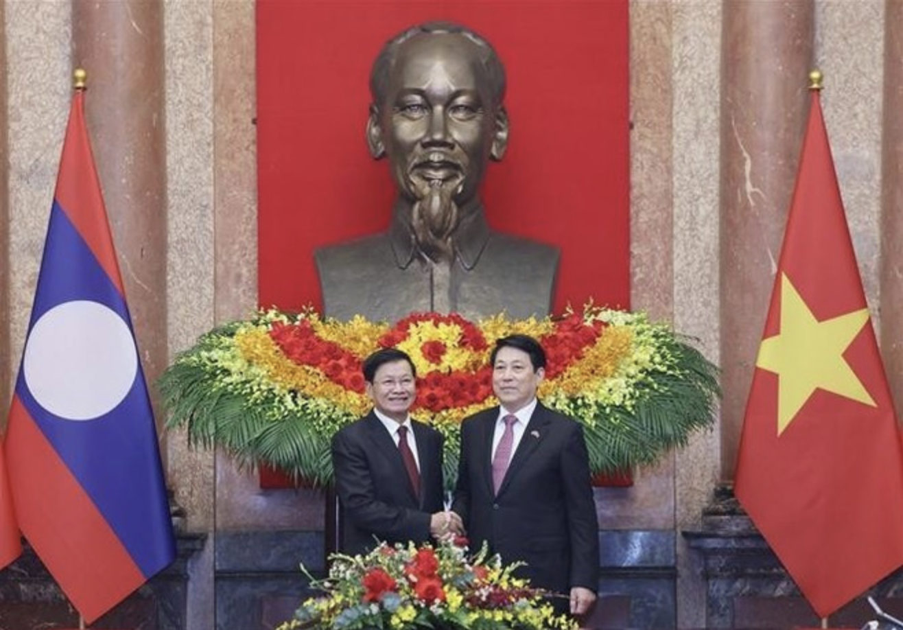 Vietnamese State President meets with top Lao leader in Hanoi
