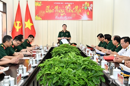 GDP leaders inspect and offer Tet greetings to units