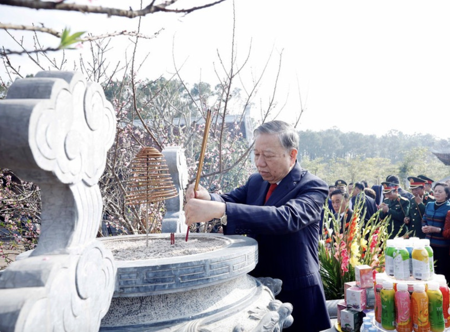 Party chief pays floral tribute to President Ho Chi Minh in Nghe An