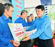 Tet reunion, Trade Union market held for workers in Ho Chi Minh City