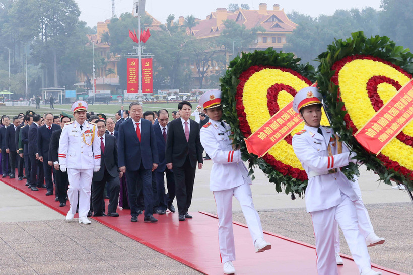 Party, State leaders pay homage to President Ho Chi Minh on CPV ...
