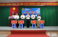 Vietnam Coast Guard delegation presents Tet gifts to people in Con Dao