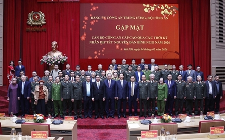 Party leader attends pre-Tet gathering with incumbent, former senior public security officers
