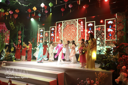 Vietnamese communities abroad preserve traditions, strengthen bonds with homeland