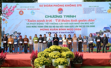 Activities of Tet welcoming program held by Air Defense Division 375
