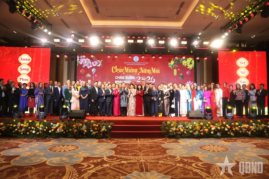 Meeting with foreign military attachés held in Hanoi