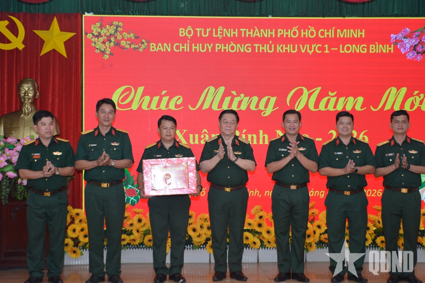 General Nguyen Trong Nghia pays Tet visits in Ho Chi Minh City