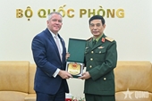 General Phan Van Giang receives U.S. Assistant Secretary of State