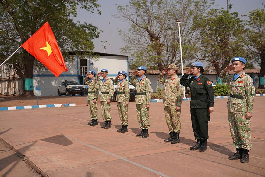 Vietnamese blue-beret soldiers in Central African Republic celebrate Tet together