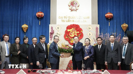 Vietnam, Laos share festive spirit ahead of Lunar New Year 2026