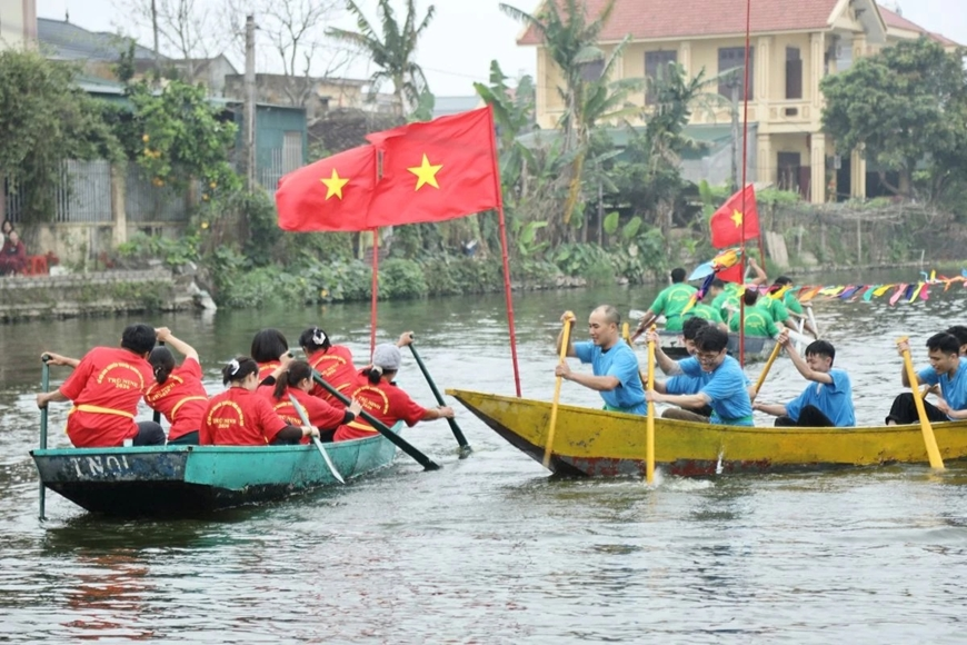 Traditional boat racing festival held in Thanh Hoa