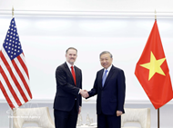 Vietnamese Party chief receives U.S. Trade Representative