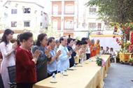 Phat Tich Pagoda in Vientiane hands out Tet gifts to the disadvantaged
