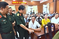 General Nguyen Tan Cuong meets voters in Dong Thap